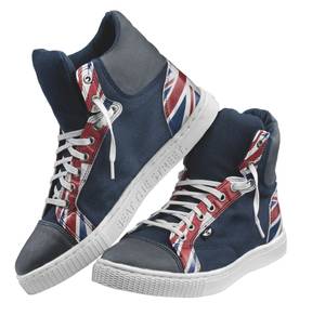 In bester britischer Manier bringen die neuen Sneaker der MINI Lifestyle Collection den Union Jack Look auf den Asphalt